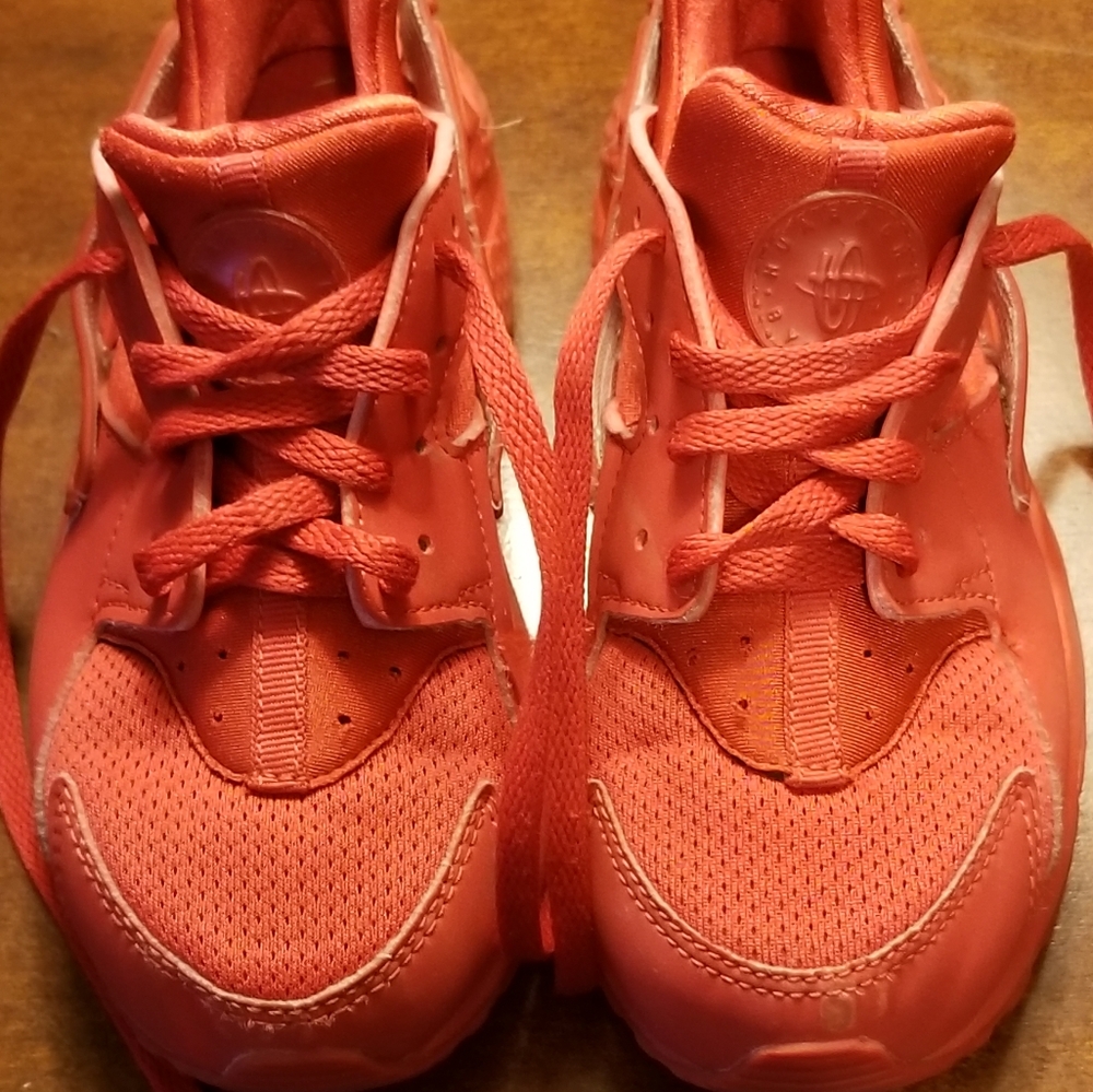 KIDS NIKE HUARACHE RUN SHOES SZ.13C small scuff on toe, still in great condition